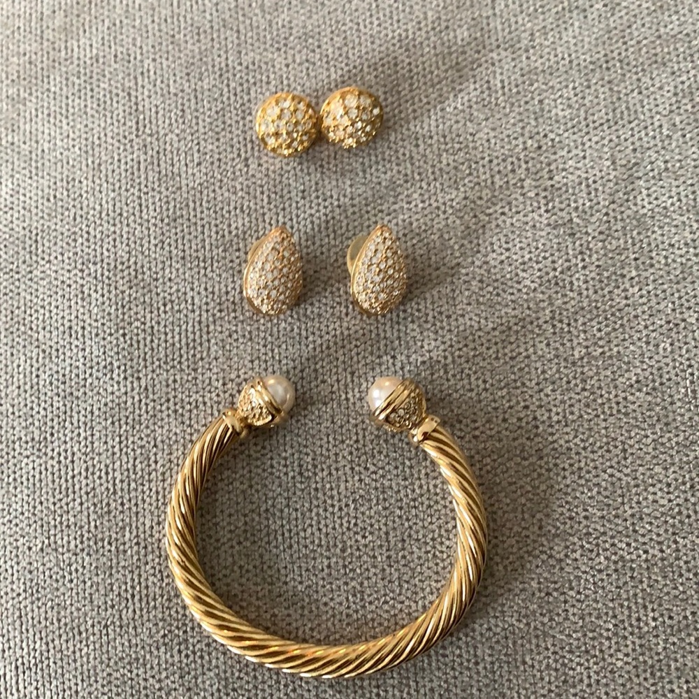 Faux presto snd rhinestone bracelet w/2 pierced earring sets